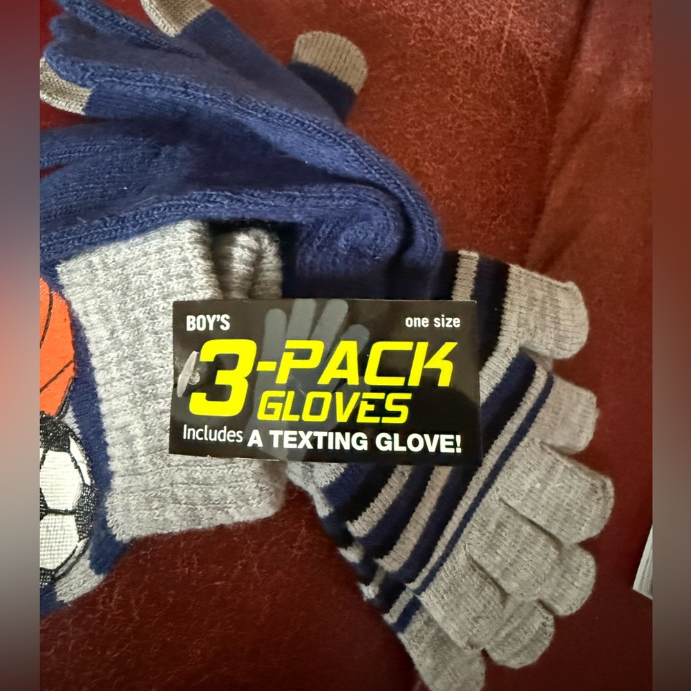 New boys texting knit gloves 3 pack